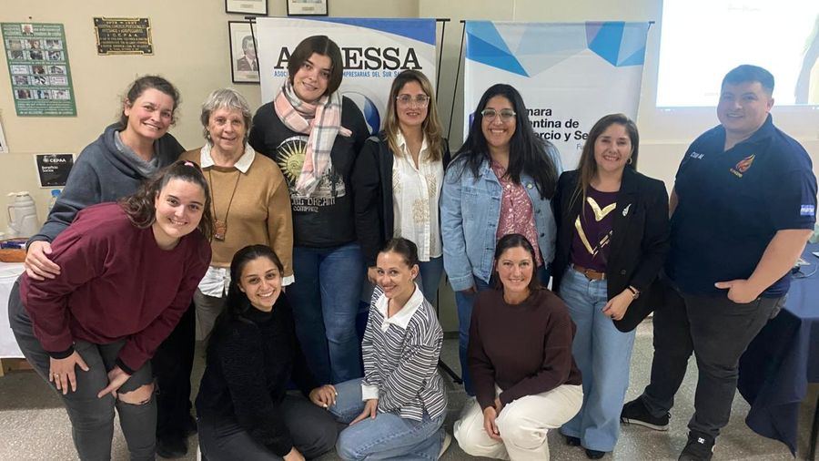 Grupo de participantes en una capacitación de Florencia Massaccesi